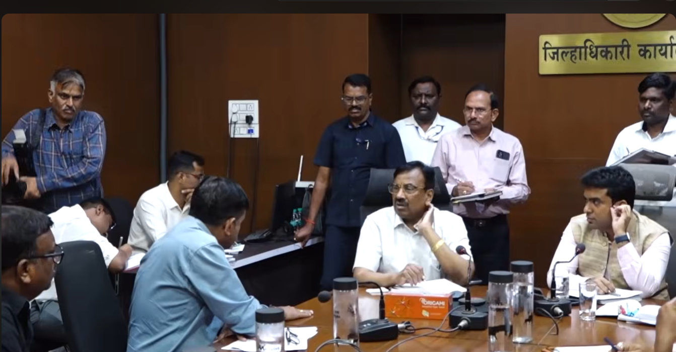 चंद्रपूरमधील चमन मेटॅलिक्स प्रा. लि., ताडाळी येथे आयोजित आढावा बैठक